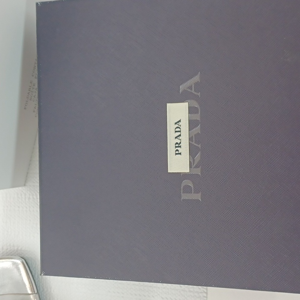 Prada Parfums Foldable Container - Picture 2 of 3